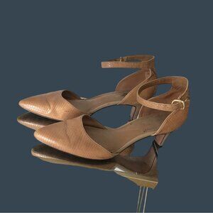 Clarks- Women's Tan Pointed Toe Ankle Strap Heels Size 9